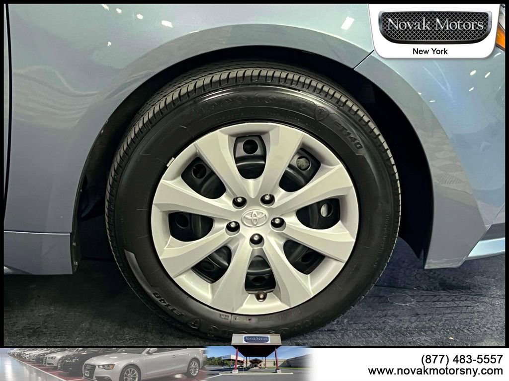 Used 2025 Toyota Corolla LE FWD image 9