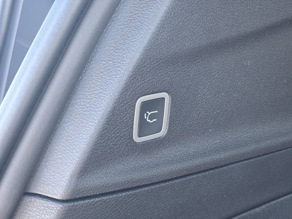 New 2026 Chrysler Voyager LX image 12