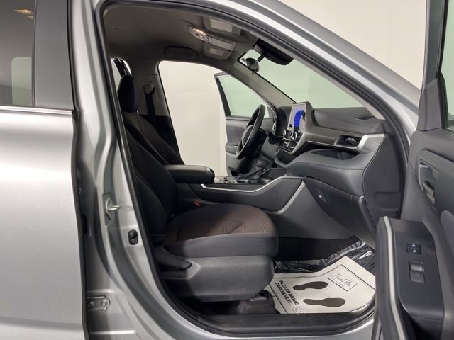 Used 2023 Toyota Highlander L FWD image 42