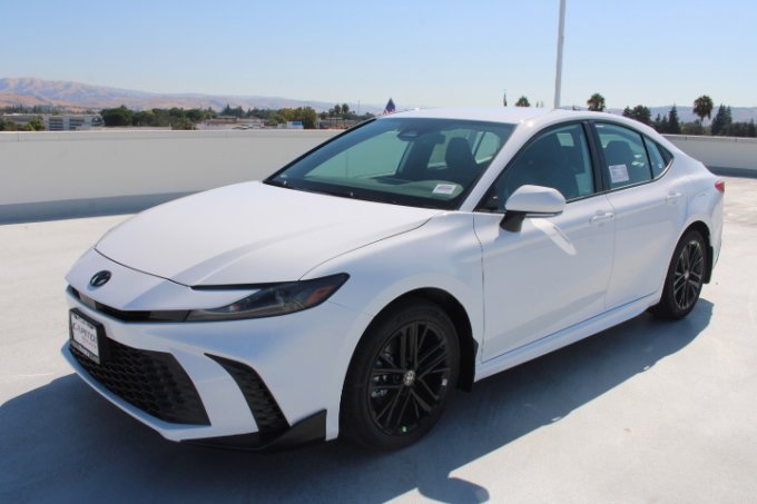 New 2026 Toyota Camry SE image 6