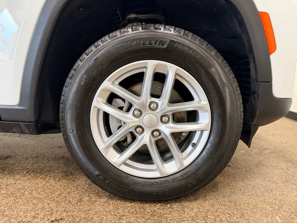 Used 2025 Jeep Grand Cherokee Laredo X AWD/4WD image 28