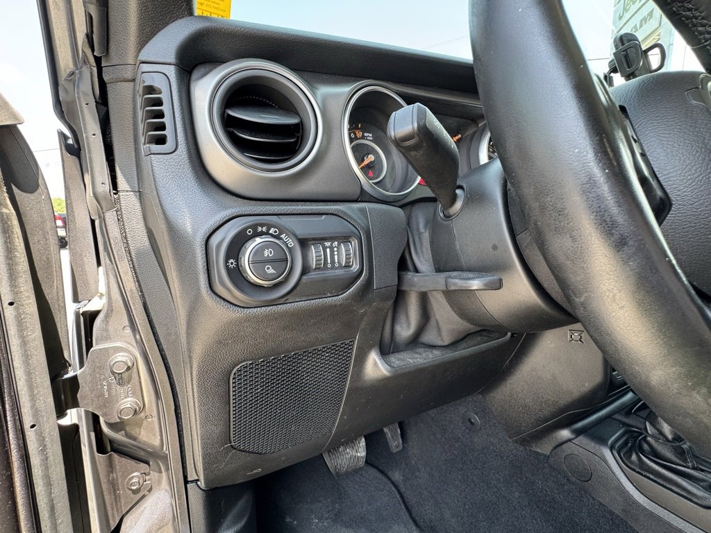 Used 2021 Jeep Gladiator Willys image 26