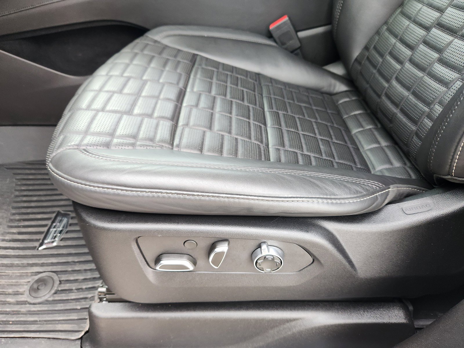 Certified 2023 Cadillac Escalade Sport Platinum w/ LPO, Floor Liner Package AWD/4WD image 22