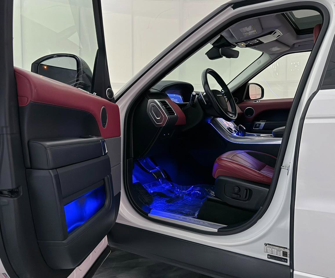 Used 2018 Land Rover Range Rover Sport SVR AWD/4WD image 16
