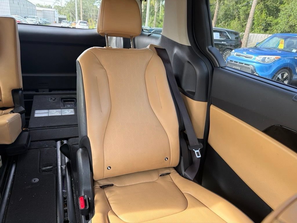 Certified 2023 Kia Carnival EX FWD image 21