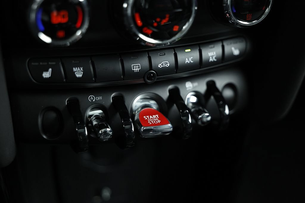 Used 2024 MINI Cooper 2-Door Hardtop FWD image 36