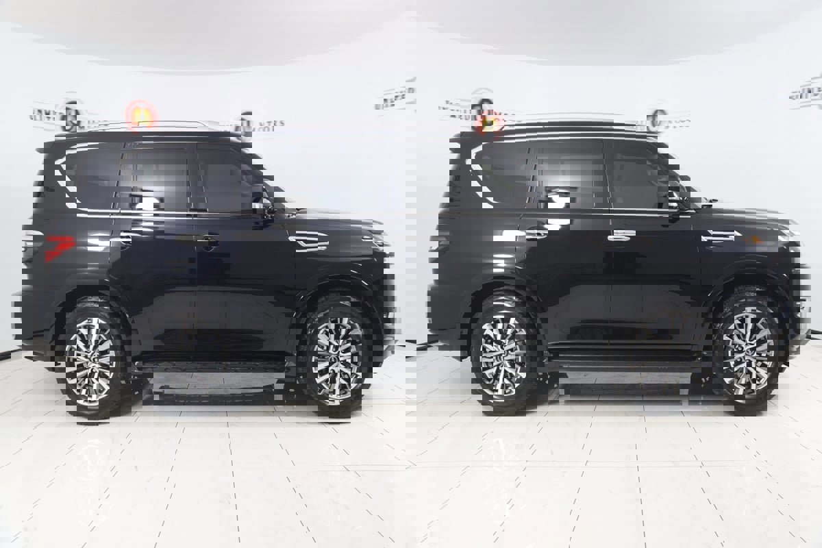 Used 2024 Nissan Armada SL w/ Captain's Chairs Package image 2