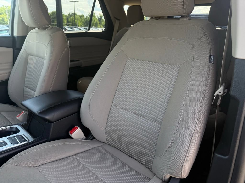 Used 2023 Ford Explorer XLT RWD image 23