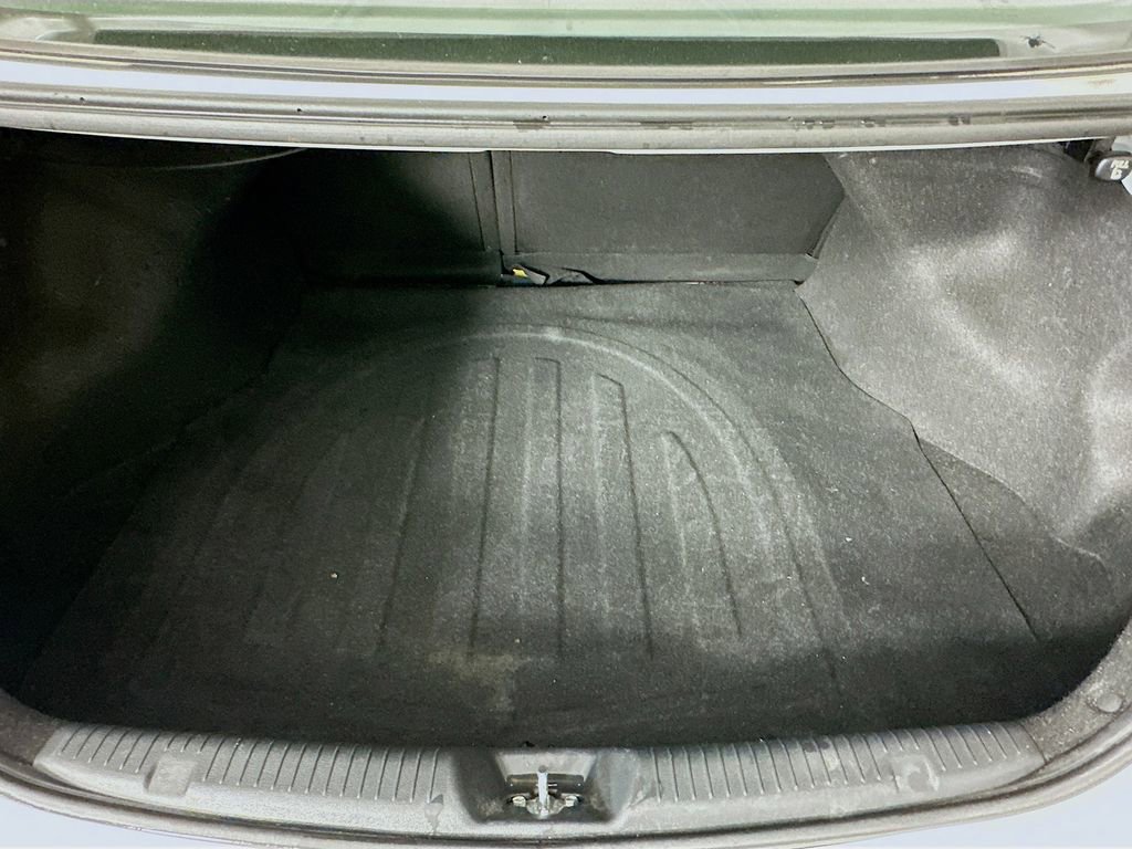 Used 2015 Hyundai Elantra SE image 29