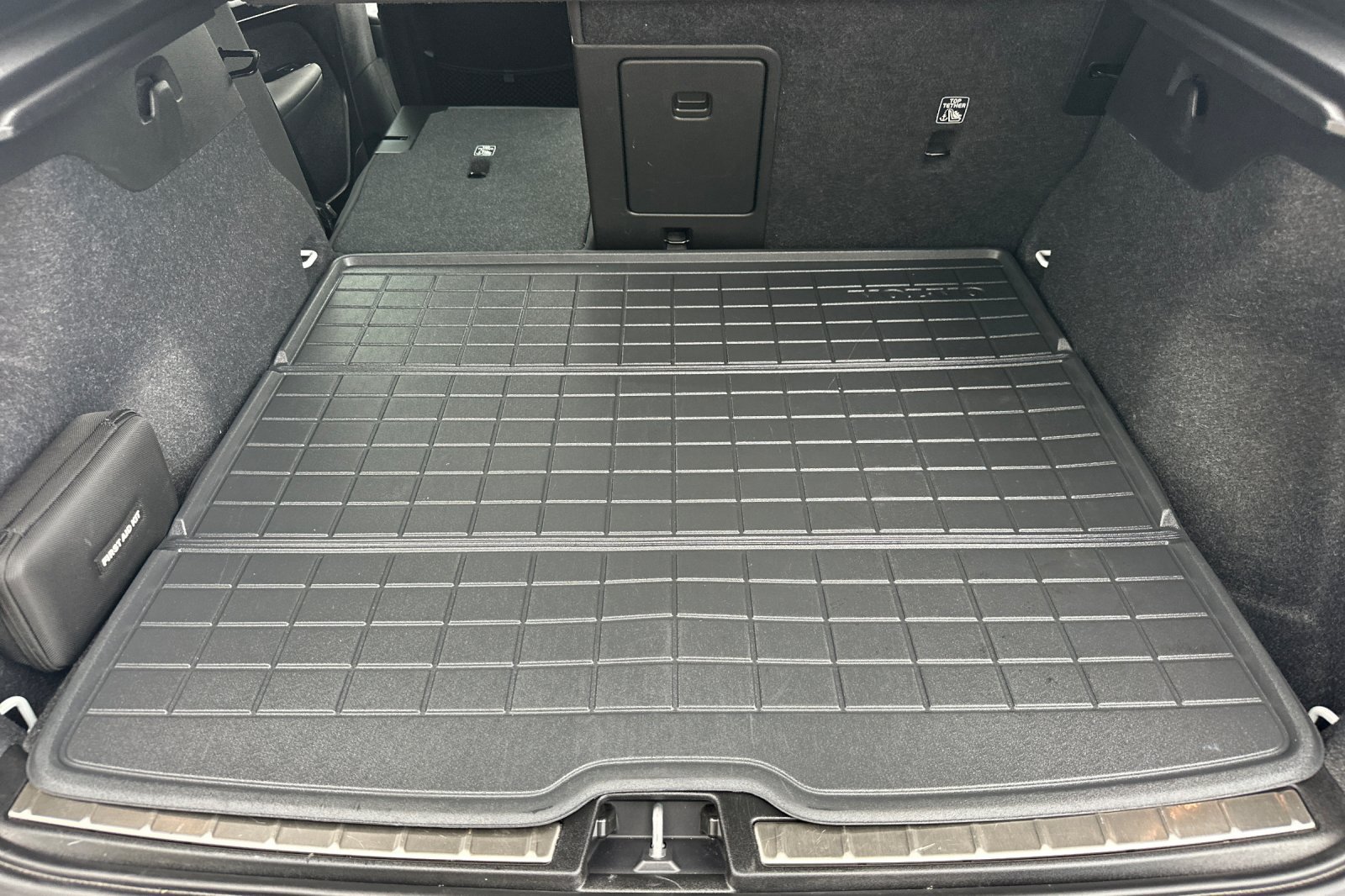 Certified 2023 Volvo C40 P8 Recharge Ultimate w/ Protection Package Premier AWD/4WD image 17