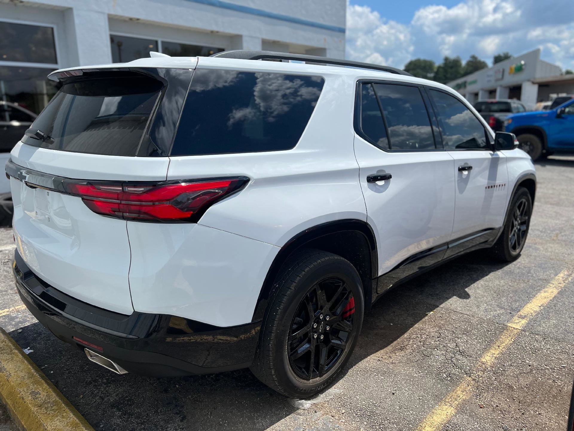 Used 2024 Chevrolet Traverse Premier w/ Redline Edition image 2