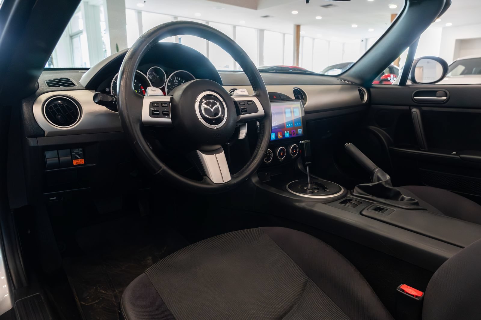 Used 2010 MAZDA MX-5 Miata Touring RWD image 18