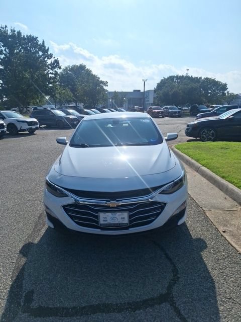 Used 2022 Chevrolet Malibu LT FWD image 2