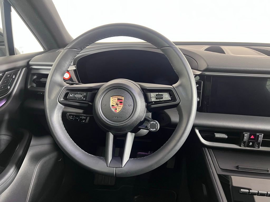 Certified 2025 Porsche Macan Electric image 22