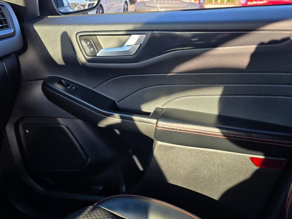 Used 2025 Ford Escape ST-Line image 24