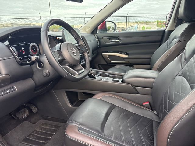 Used 2024 Nissan Pathfinder Platinum AWD/4WD image 13