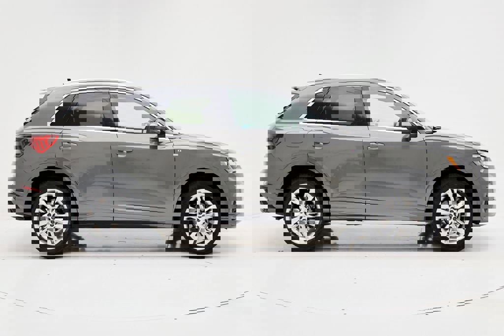 Used 2022 Audi Q3 2.0T Premium image 3