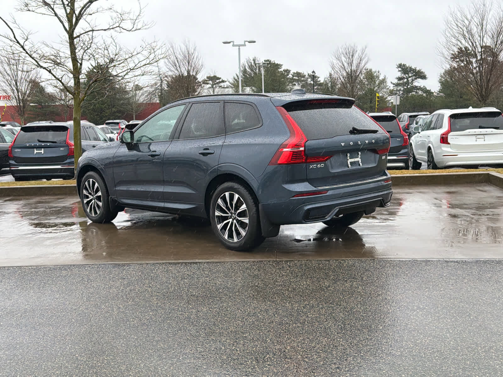 Used 2025 Volvo XC60 B5 Core w/ Protection Package Premier image 6