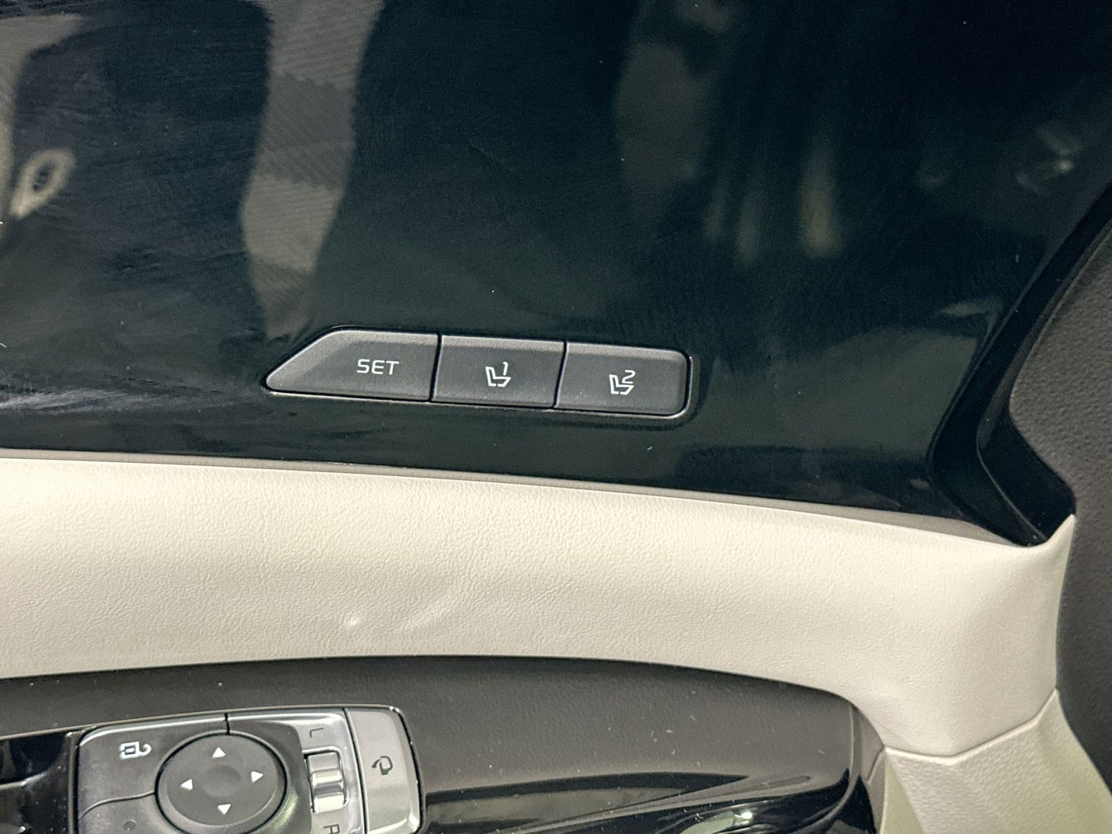 Used 2023 Kia Carnival SX image 17