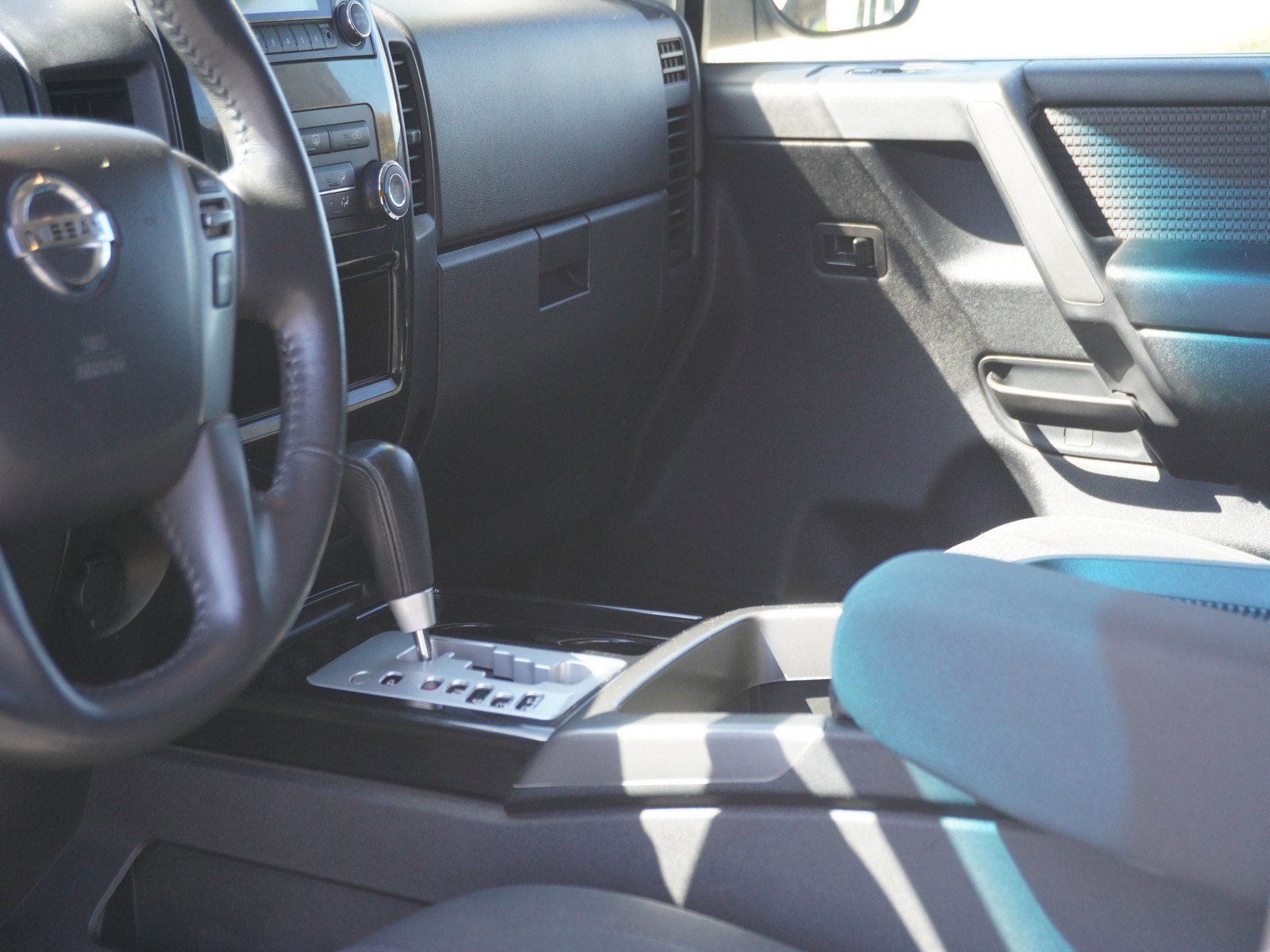 Used 2014 Nissan Titan SV w/ SV Value Truck Package image 21