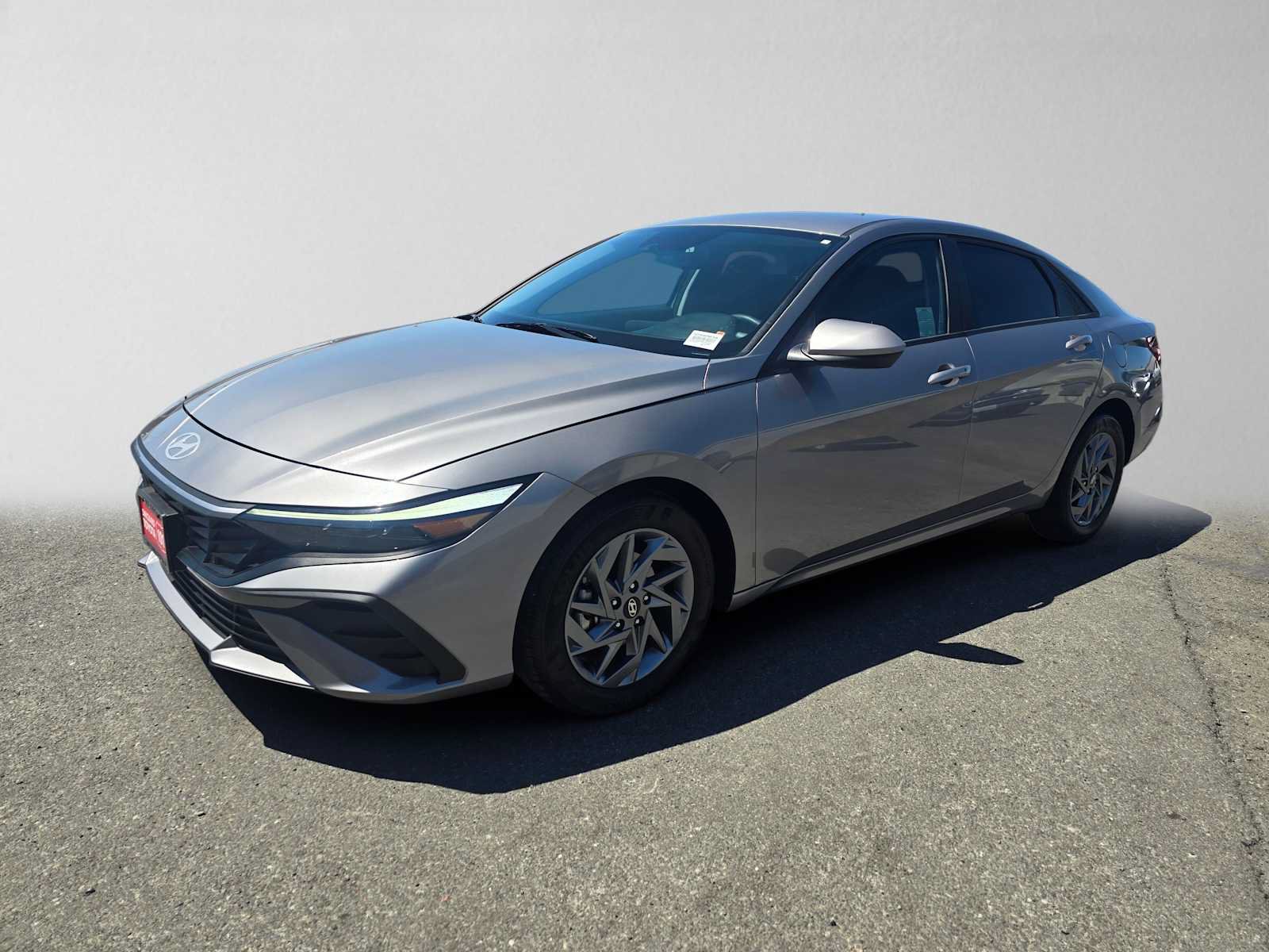 Used 2024 Hyundai Elantra SEL FWD image 7