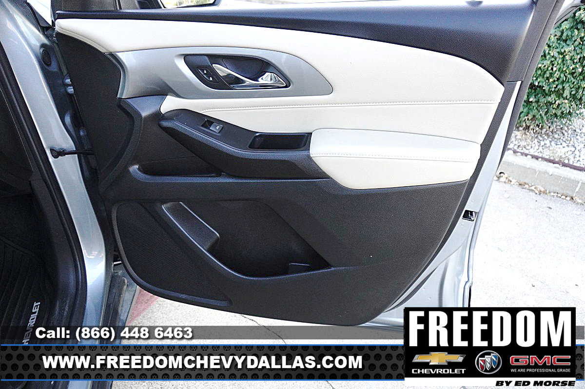 Used 2023 Chevrolet Traverse LS FWD image 36