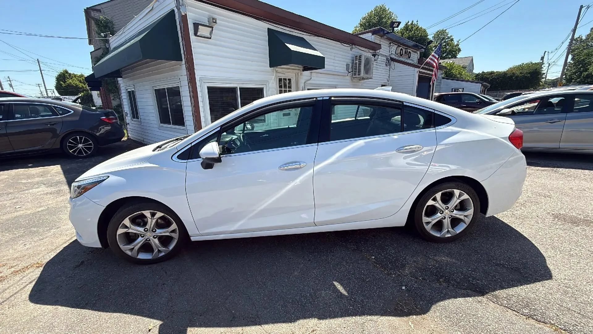 Used 2017 Chevrolet Cruze Premier FWD image 4
