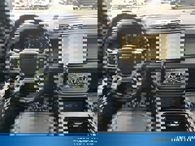 Used 2024 Land Rover Defender 110 SE image 17