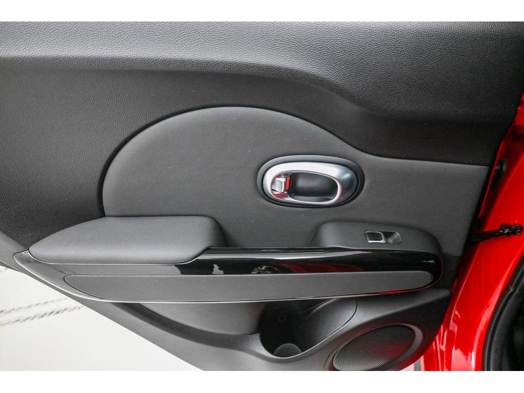 Used 2019 Kia Soul + image 25