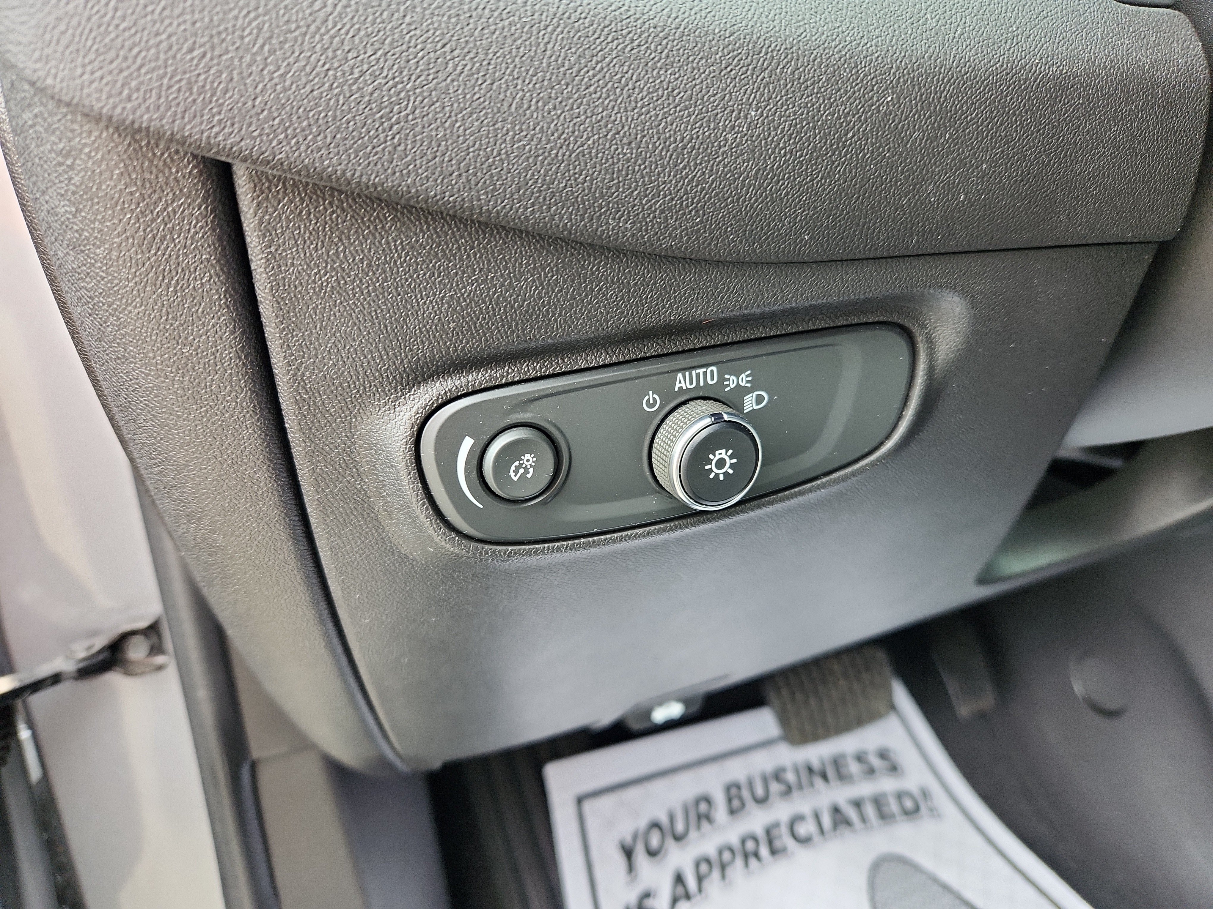 Used 2024 Chevrolet Equinox LT FWD image 27