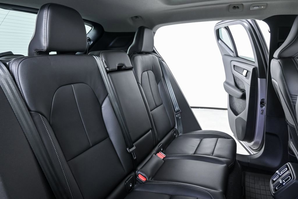 Used 2026 Volvo XC40 B4 Plus w/ Protection Package Premier image 23