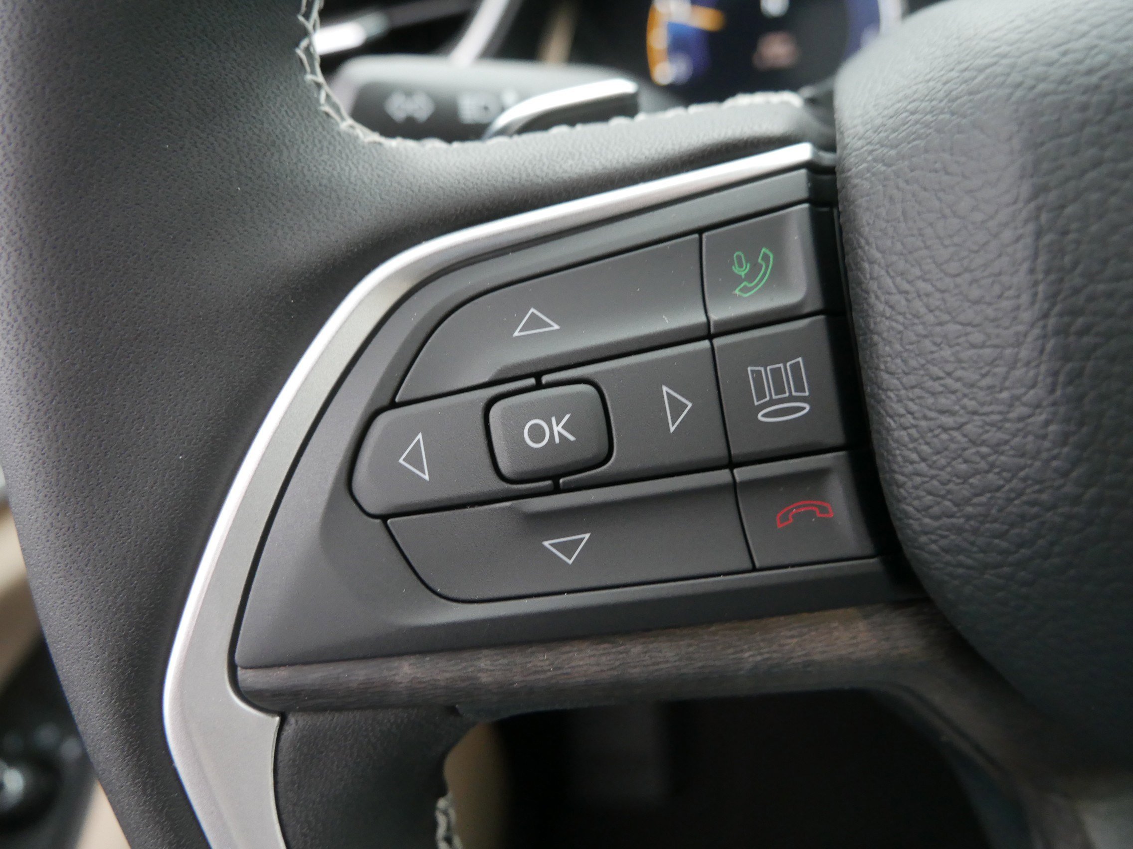 New 2025 Jeep Grand Cherokee Limited w/ Luxury Tech Group II image 9