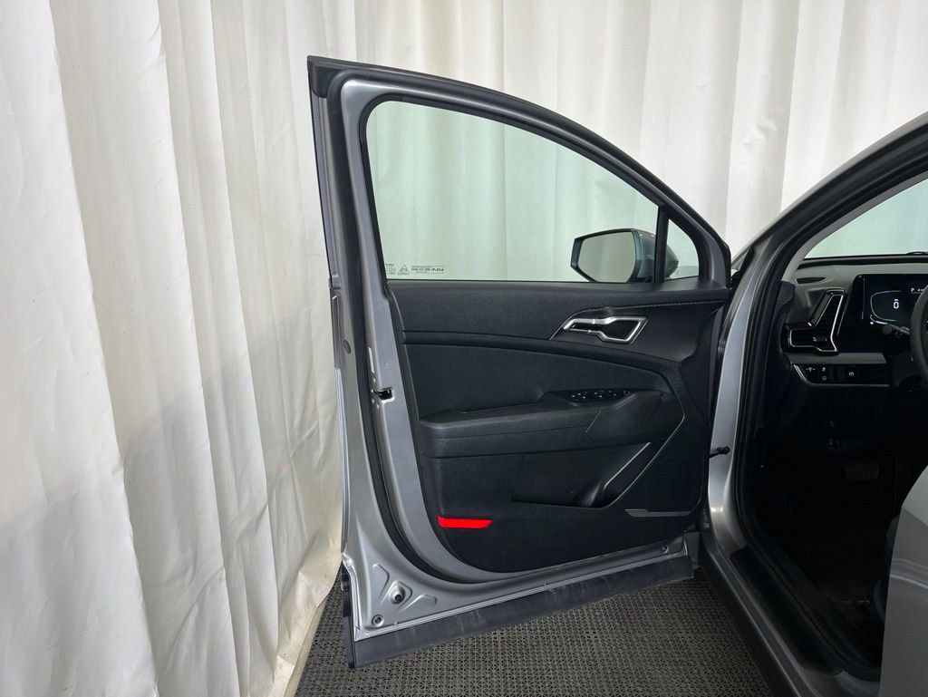Used 2023 Kia Sportage LX AWD/4WD image 14