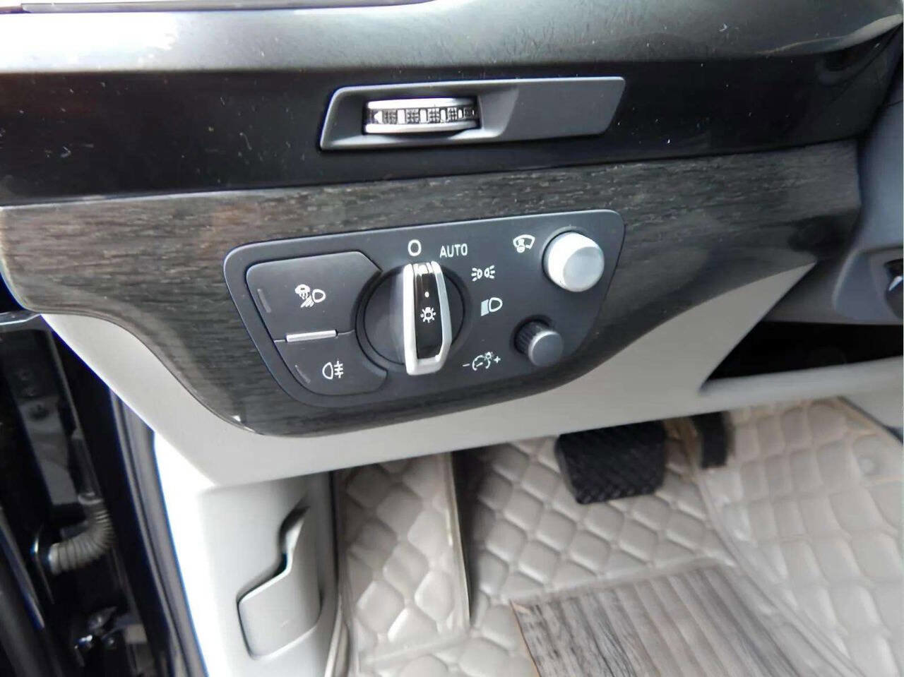 Used 2017 Audi Q7 3.0T Prestige image 19