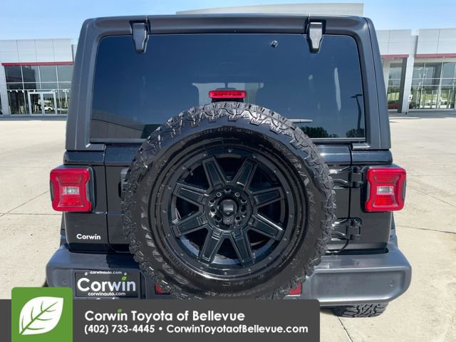 Used 2018 Jeep Wrangler Unlimited Sahara AWD/4WD image 4