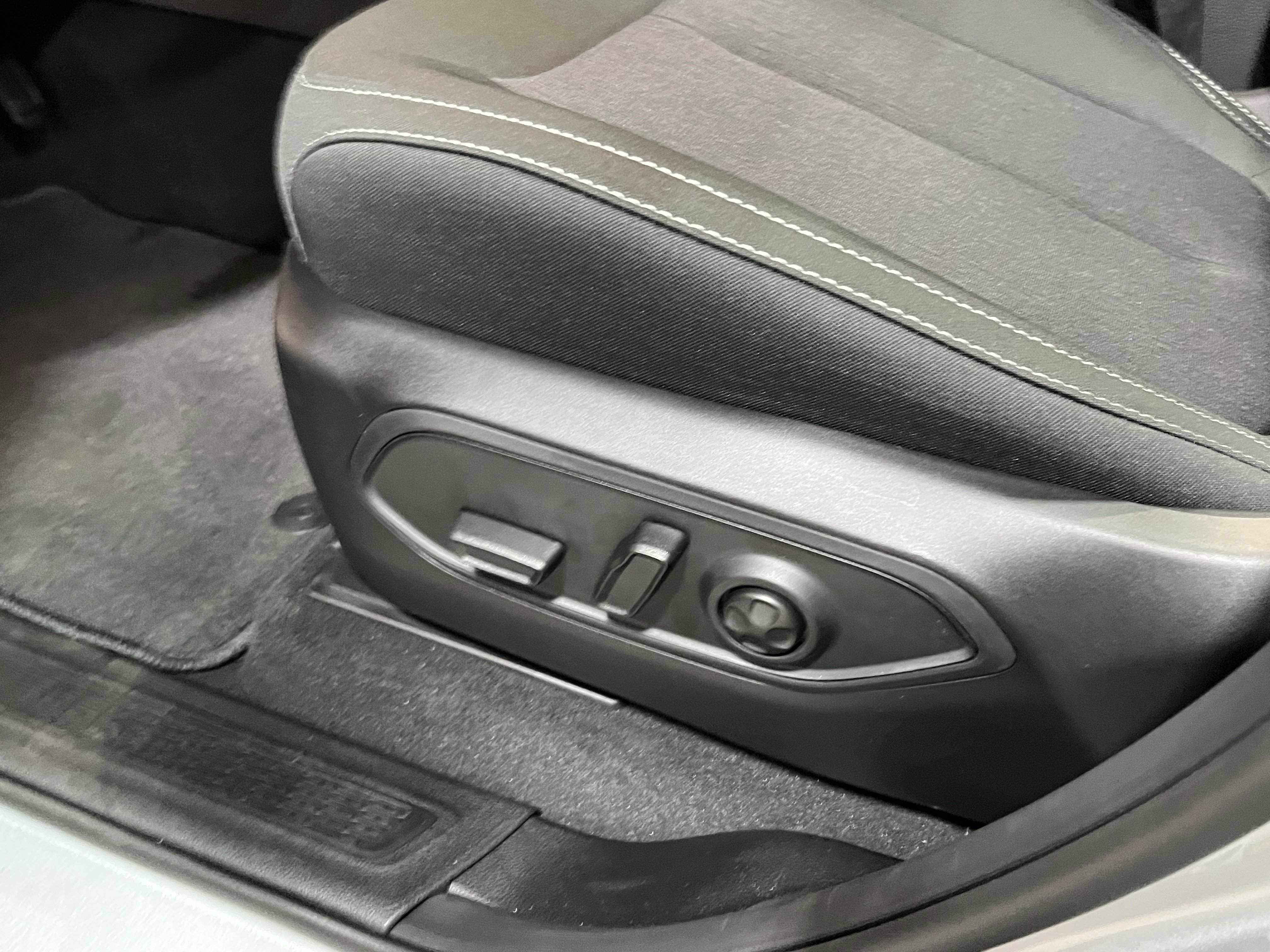 Certified 2025 Jeep Grand Cherokee Laredo X w/ Luxury Tech Group I image 16