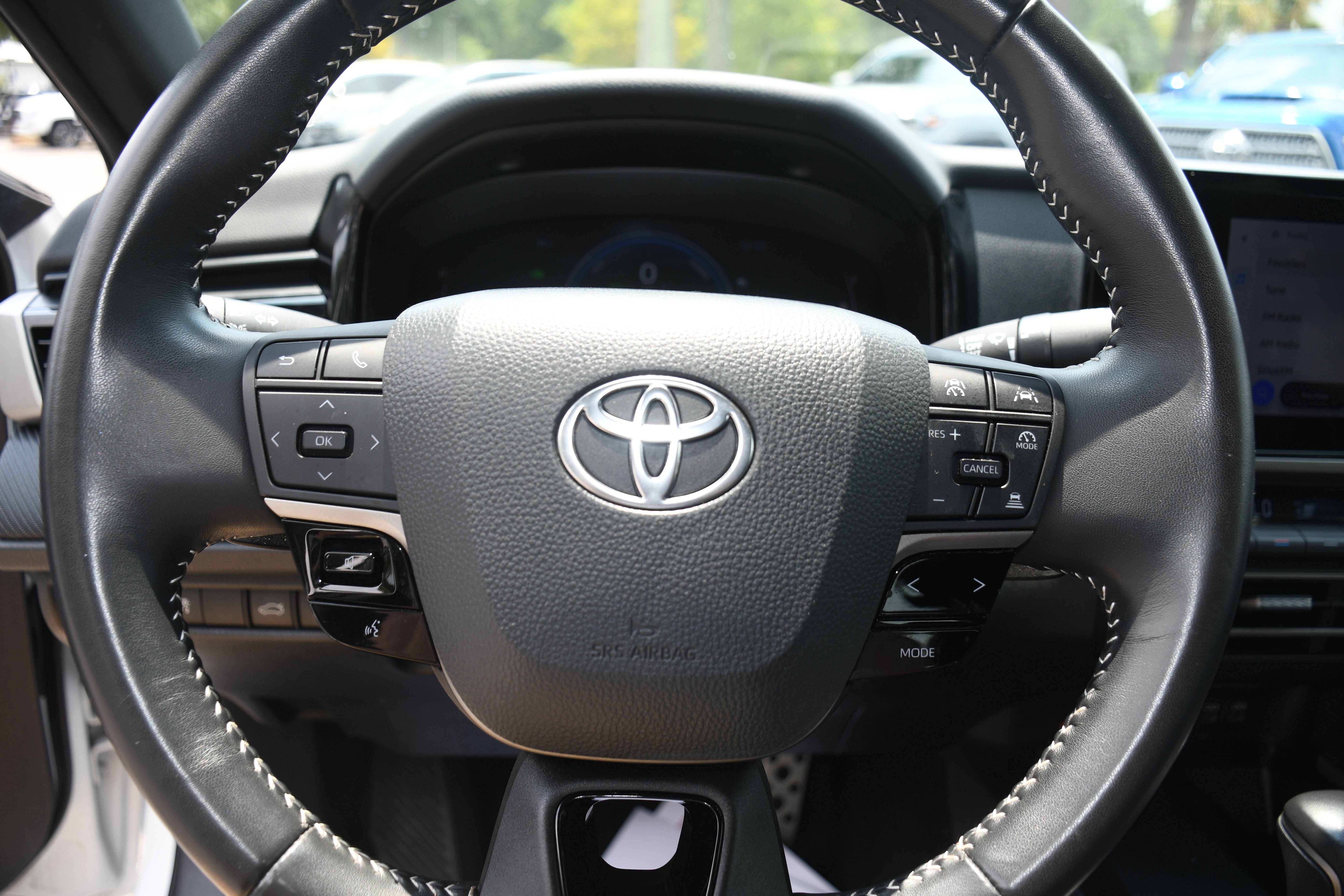 Used 2025 Toyota Camry SE FWD image 12