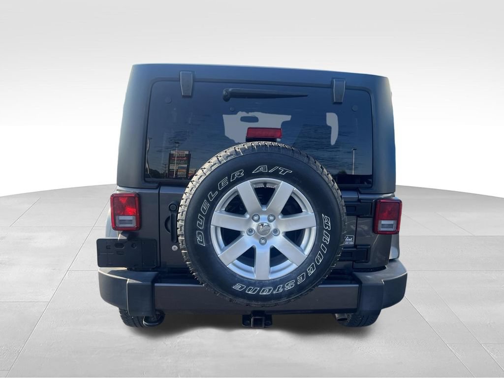 Used 2017 Jeep Wrangler Unlimited Sahara w/ Dual Top Group AWD/4WD image 8