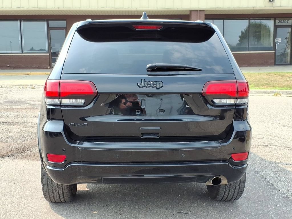 Used 2021 Jeep Grand Cherokee Laredo X AWD/4WD image 4