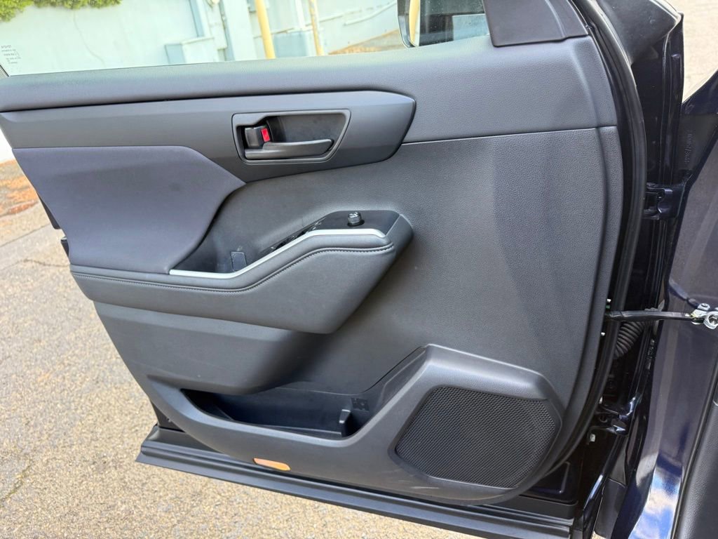 Certified 2025 Toyota Highlander LE image 25