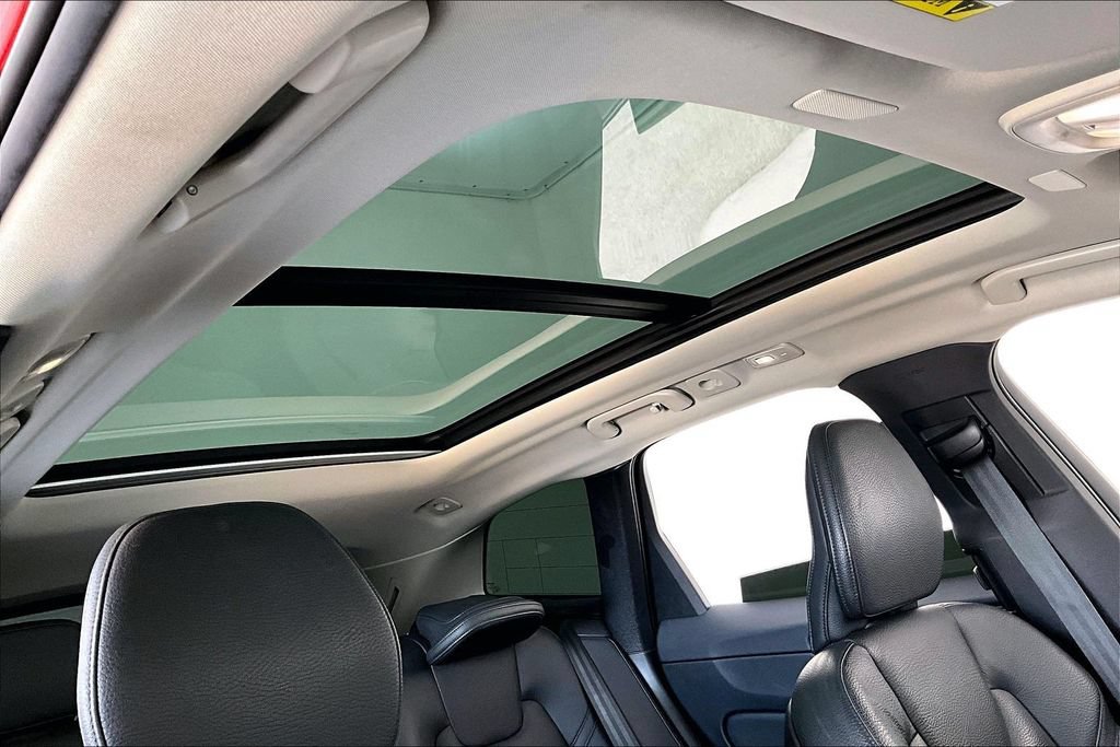 Certified 2024 Volvo XC60 B5 Plus w/ Protection Package Premier AWD/4WD image 22