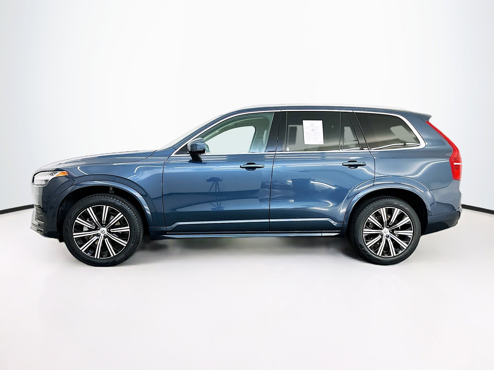 Used 2023 Volvo XC90 B6 Core w/ Protection Package Premier image 4