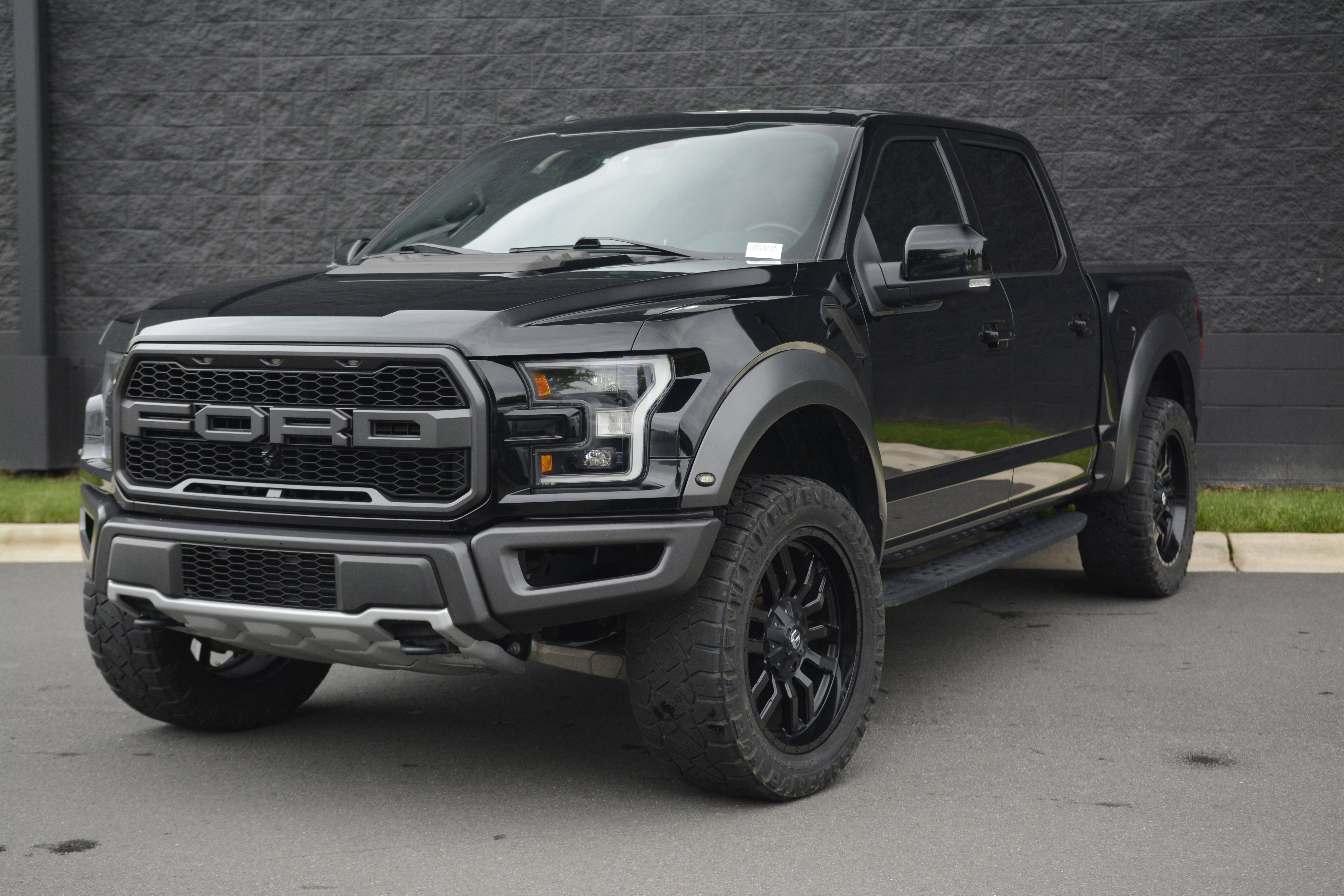 Used 2018 Ford F150 Raptor w/ Equipment Group 802A Luxury AWD/4WD image 1
