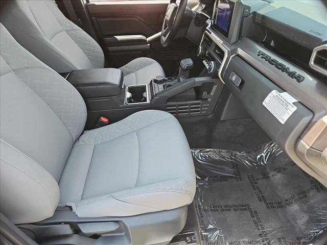 Certified 2025 Toyota Tacoma SR5 AWD/4WD image 26