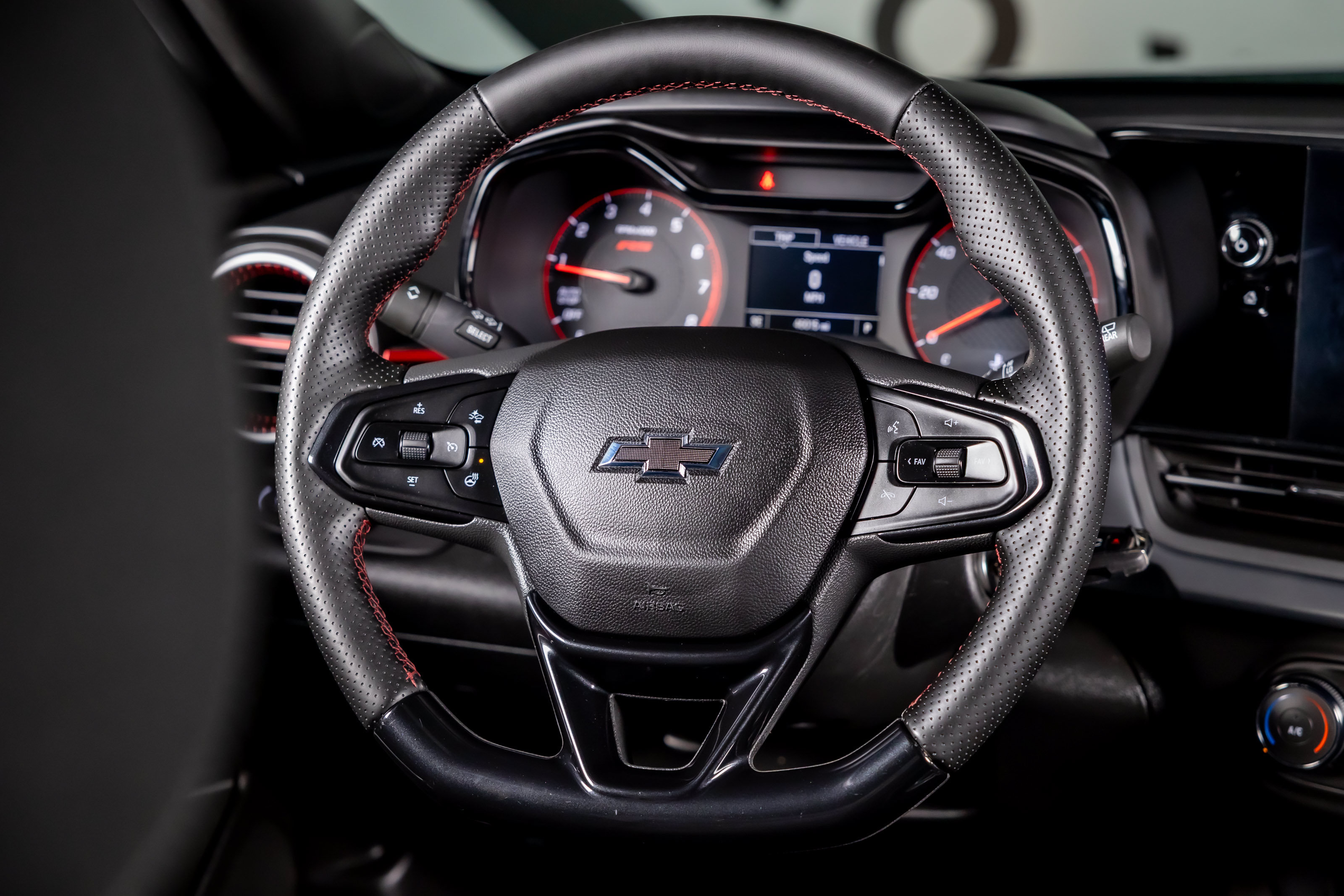 Used 2024 Chevrolet Trax RS FWD image 26