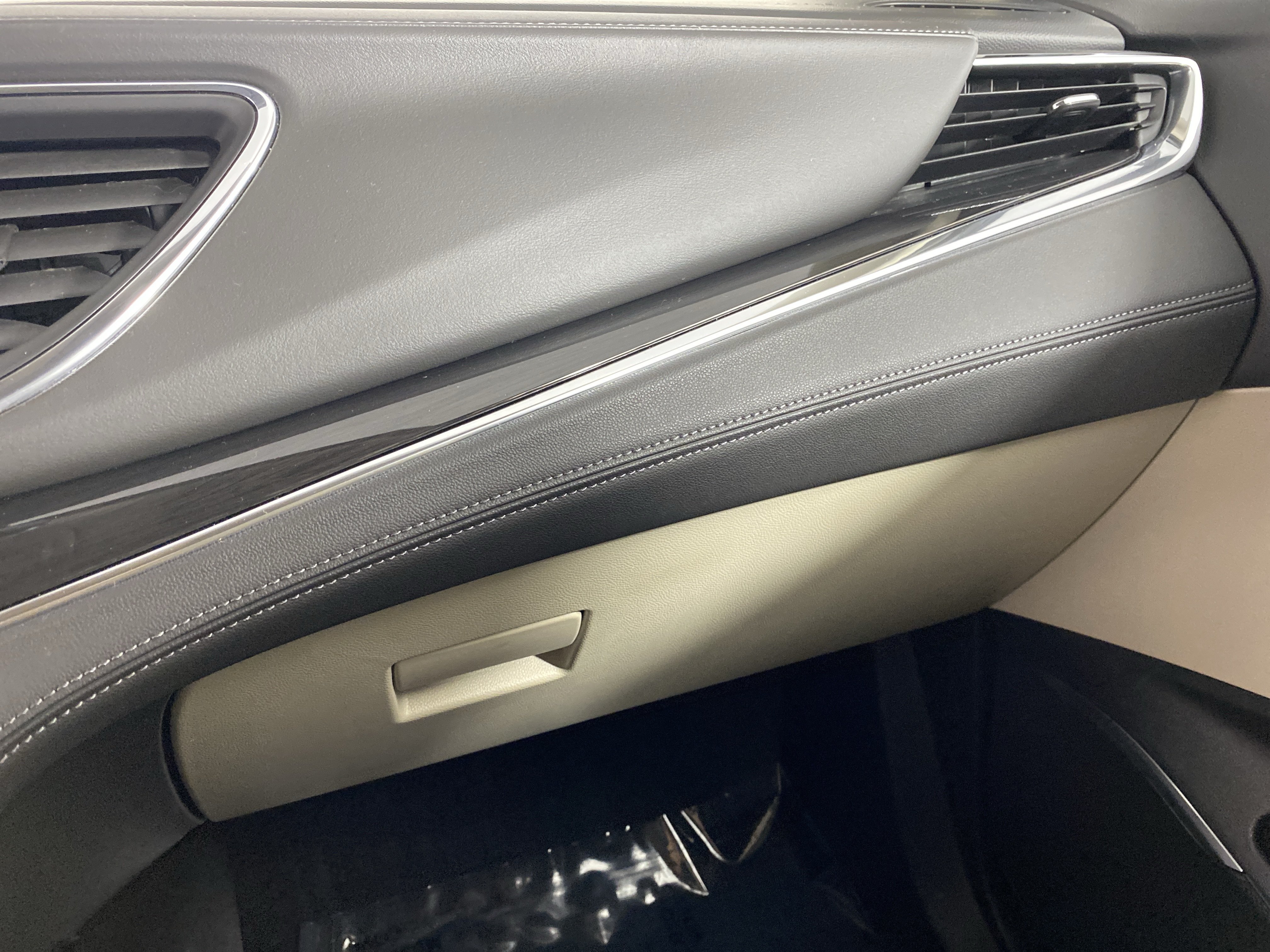 Used 2020 Buick Enclave Essence AWD/4WD image 30