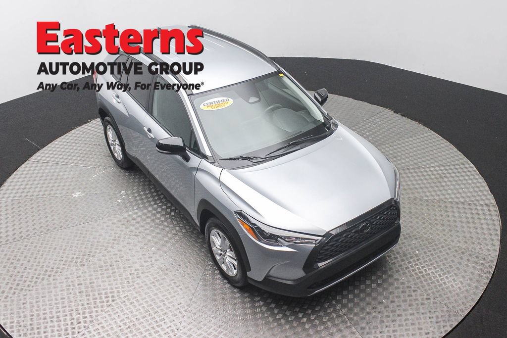 Used 2025 Toyota Corolla Cross LE FWD image 3