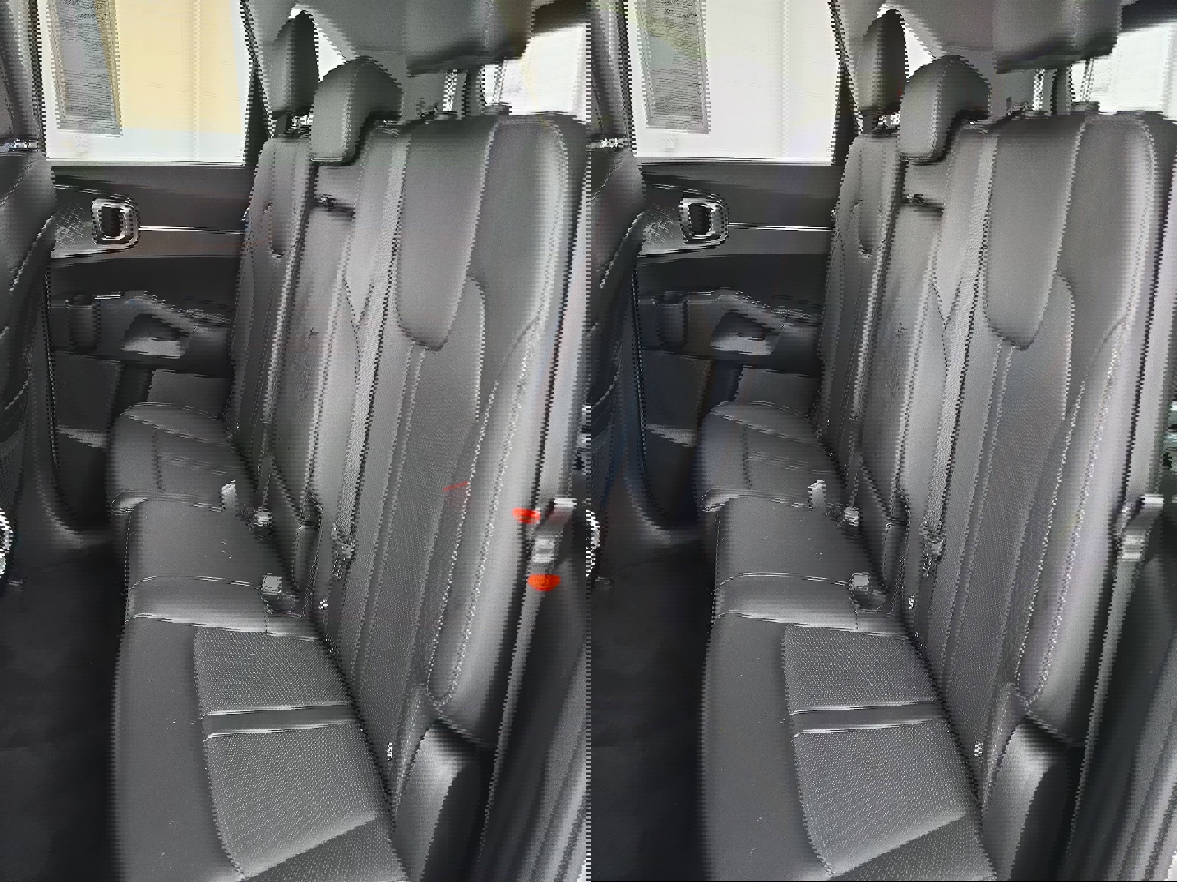 Used 2025 Kia Sorento S w/ Panoramic Sunroof Package image 14