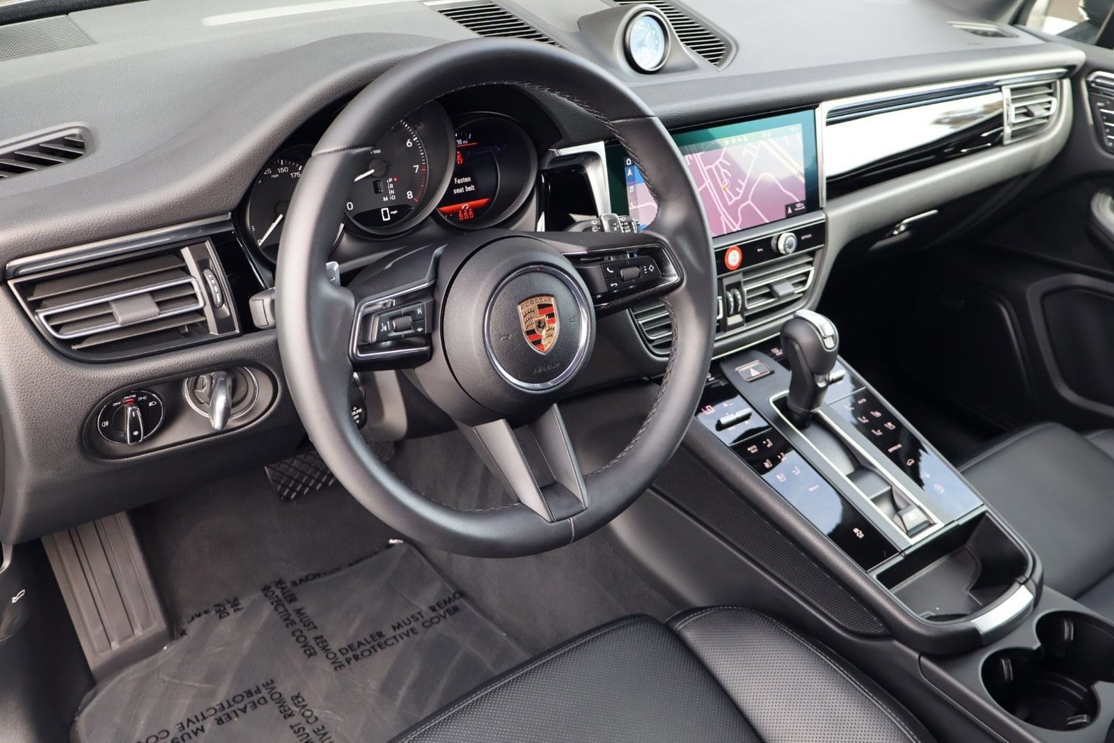 Certified 2025 Porsche Macan image 4