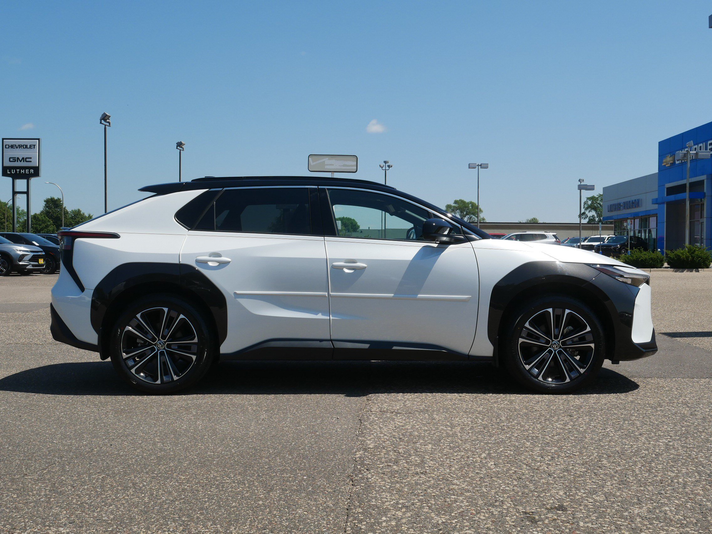 Used 2023 Toyota bZ4X AWD w/ Weather Package image 8